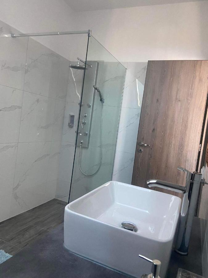 Villa Corner Тихань Екстер'єр фото