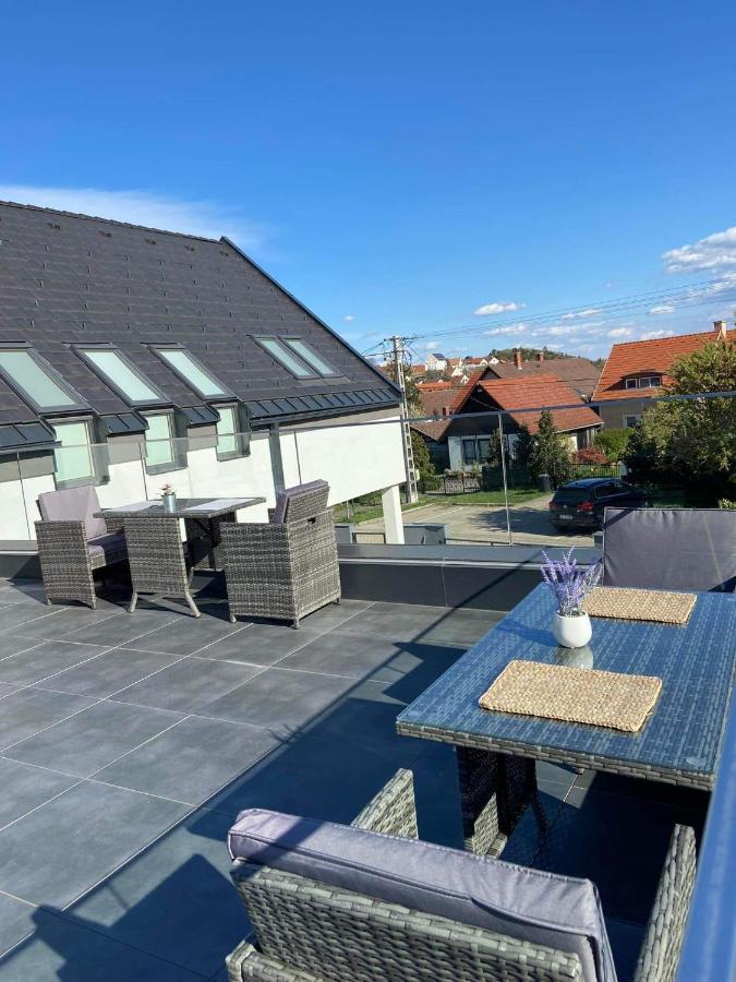 Villa Corner Тихань Екстер'єр фото